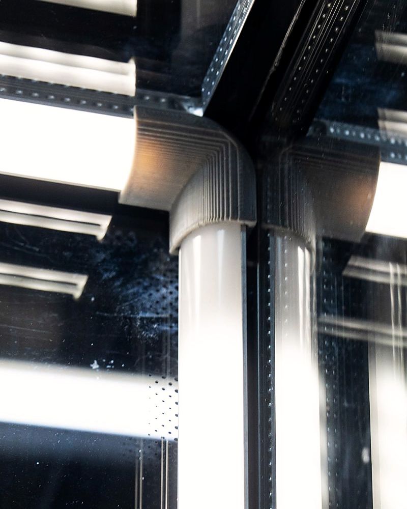 Unión de dos tiras LED con una pieza de esquina impresa en 3D